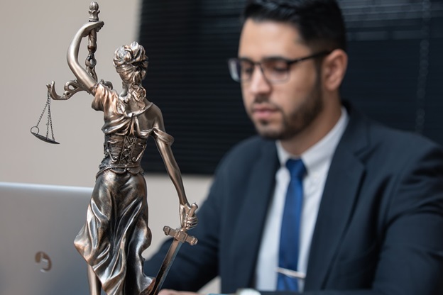 Why Working with a Personal Injury Lawyer Is a Must